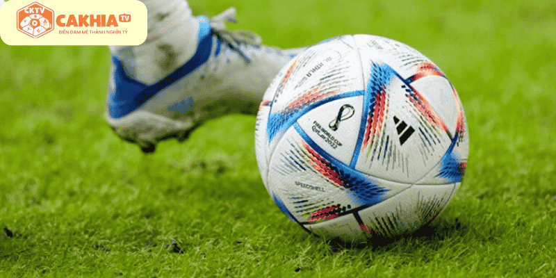 Bóng thi đấu trong bóng đá là gì?